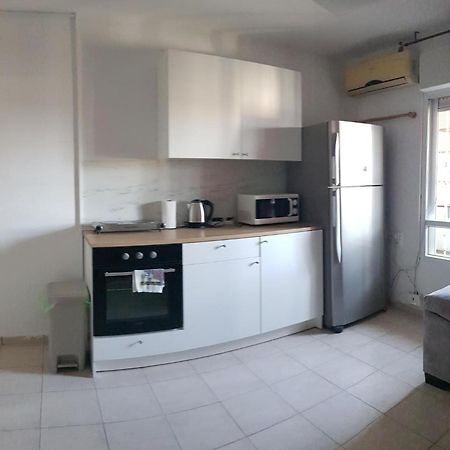 Cozy Flat With Parking Well-Placed Near Tlv Airport Lod Exterior photo
