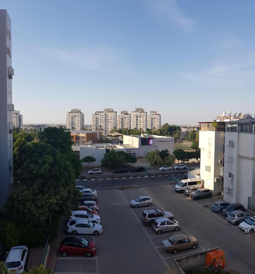 Cozy Flat With Parking Well-Placed Near Tlv Airport Lod Exterior photo